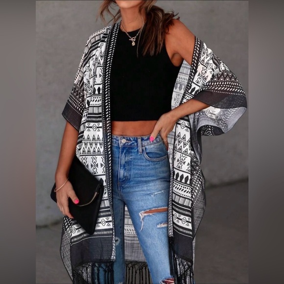 Black and White Patterned Women's Kimino - Picture 1 of 9